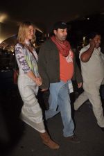 Vikram Chatwal arrives in India with gf in Mumbai Airport on 17th March 2012 (27).JPG